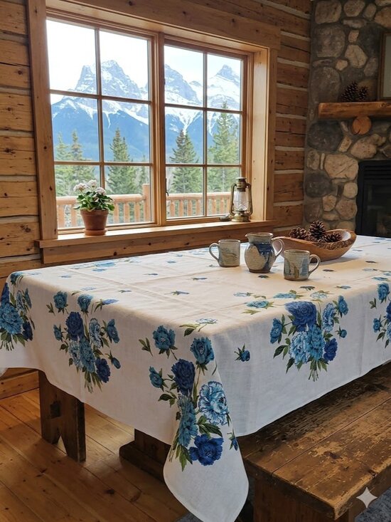 Other - Mcm Floral Tablecloth - Classic Linen-Style Dining Accent